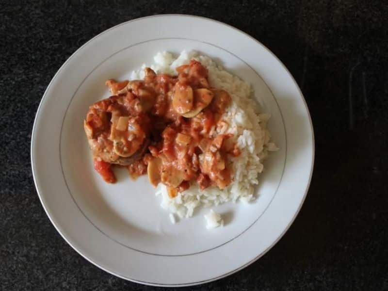 Hakkebøffer i tomatsauce